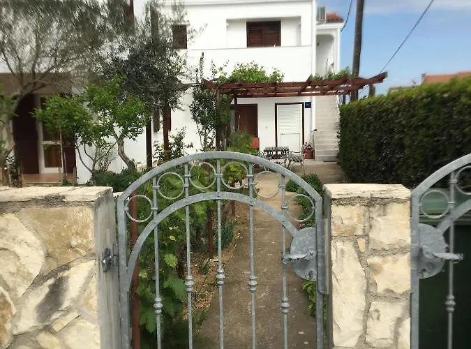 With Parking Space Nin, Zadar - 14044 דירה *